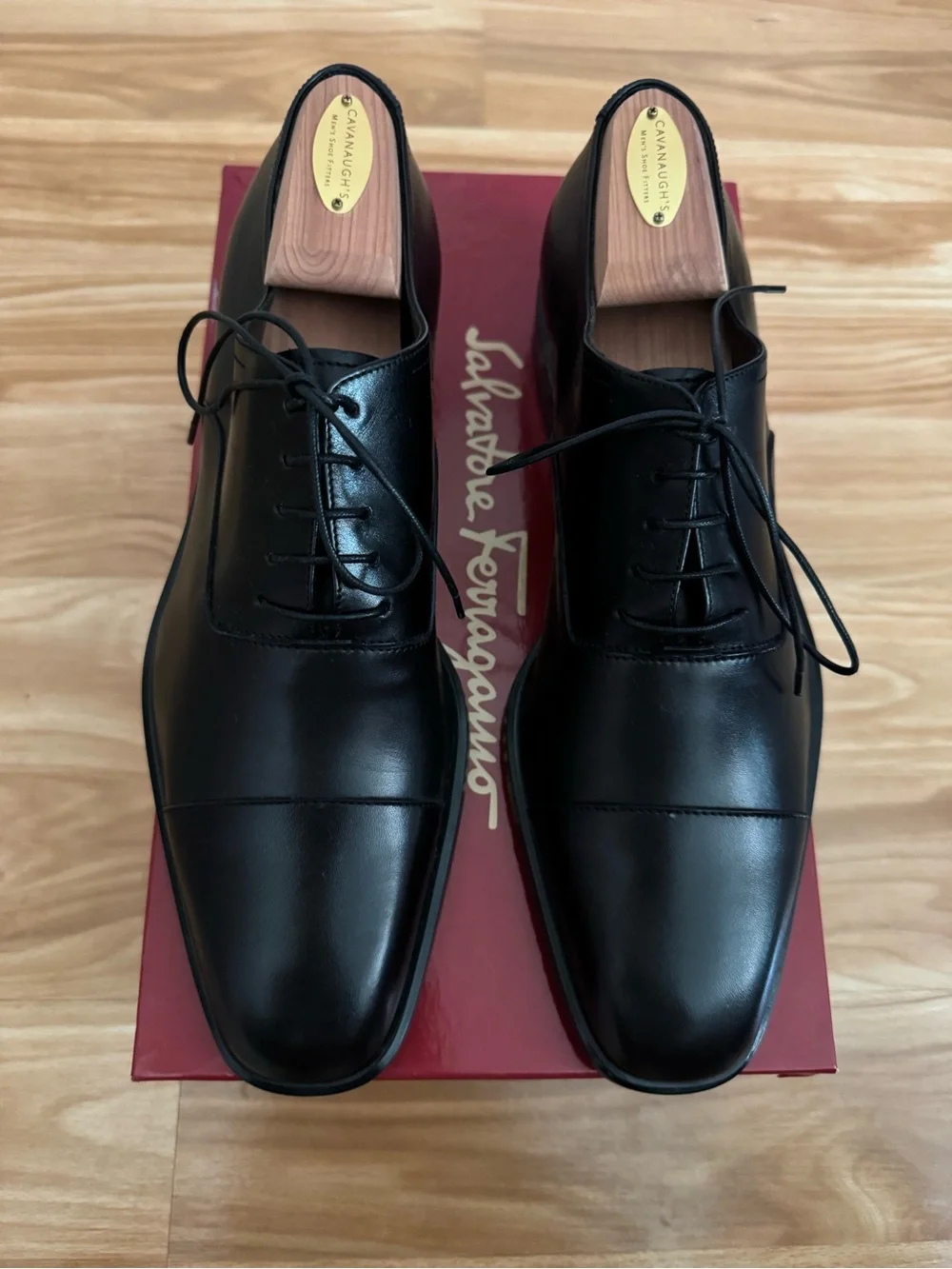Salvatore Ferragamo Men’s Black Leather Cap-Toe Oxfords 9.5D